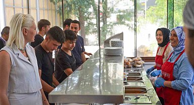 Kent Lokantasında vatandaşlarla bir araya geldi