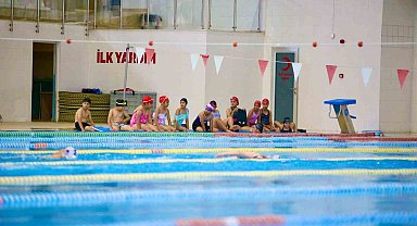 Kepez Belediyesi, 7'den 70'e yüzme eğitimi veriyor