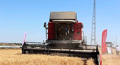 Kırklareli Valisi Turan, buğday hasadına katıldı