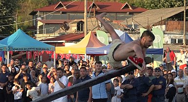 Kırklareli'nde Kabotaj Bayramı coşkusu: Yağlı direk yarışı nefes kesti