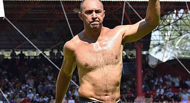 Kırkpınar'da 16 başpehlivan üçüncü tura yükseldi