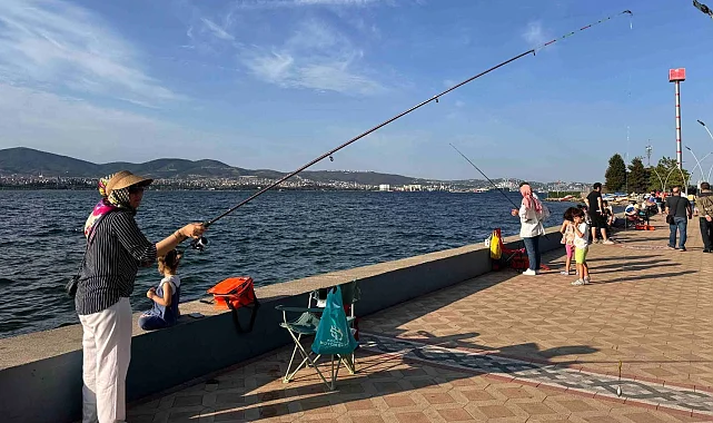 Kocaeli sahilinde şenlik, denizde yarış