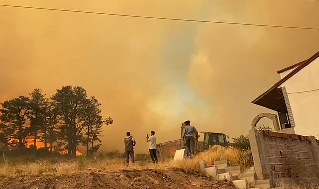 Kocaeli'de çıkan orman yangını büyüyor