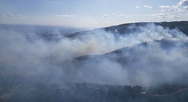 Kocaeli'de devam eden orman yangını havadan görüntülendi