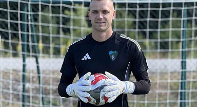 Kocaelispor'un yeni kalecisi Aleksandar Jovanovic kampa katıldı