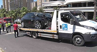 Kontrolden çıkan otomobil ağaca çarpıp karşı şeride geçti: 4 yaralı