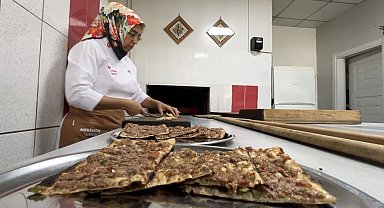 Konya'da etli ekmek kadın ustanın elinde lezzet buluyor