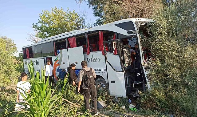 Konya'da yolcu otobüsü yoldan çıkarak ağaçlara çarptı: 7 yaralı