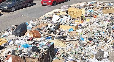 Korkulan oldu, Buca'da toplanmayan çöpler alev alev yandı