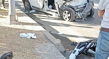 Küçükçekmece'de araç ile servis minibüsü çarpıştı: 4 yaralı