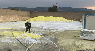 Kükürt deposundaki yangında kimyasal duman paniği