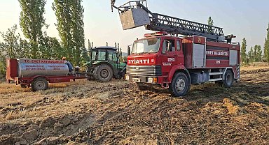 Kütahya'da 8 dönüm arazi ve 180 balya saman küle döndü