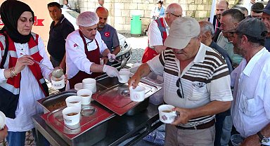 Kütahya'da asırlık vakıf geleneği sürdürülüyor, binlerce vatandaşa aşure ikramı