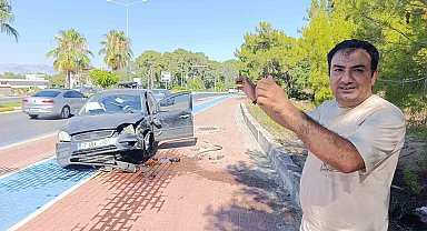 Lastiği patlayan otomobil takla attı, sürücü burnu bile kanamadan araçtan çıktı