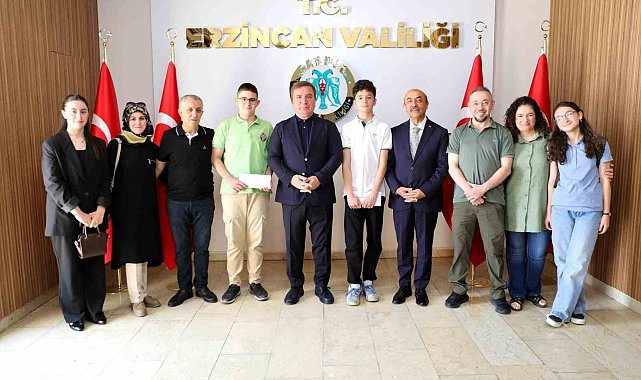 LGS'de 500 tam puan alan öğrenci ve aileleri Vali Aydoğdu'yu ziyaret etti