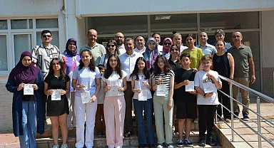 LGS'de başarı elde eden öğrenciler altın ile ödüllendirildi