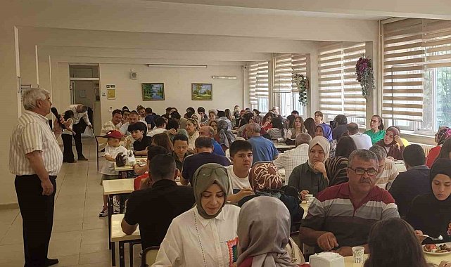 LGS'de ilk 75'e girenlere kahvaltı ve okul tanıtımı