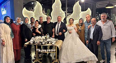 Liseli sınıf arkadaşları 34 yıl sonra karşılaştı, görüşme düğünle sonuçlandı