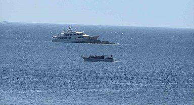 Lüks motoryat gece kayalıklara çarptı: 7 kişi kurtarıldı