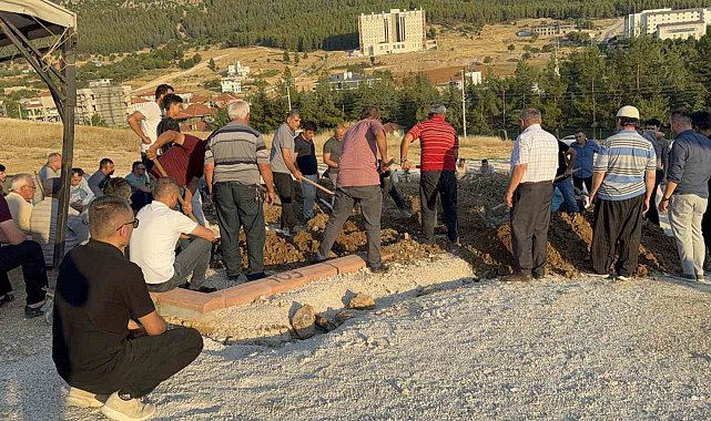 Lunapark çıkışı aracın çarpması sonucu hayatını kaybeden baba-oğul toprağa verildi