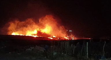 Madde bağımlılarının çıkardığı yangın evlere sıçramadan söndürüldü