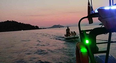 Makine arızası nedeniyle sürüklenen tekne kurtarıldı