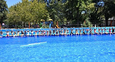 Manisa Büyükşehir'in havuzları çocuklarla buluşuyor