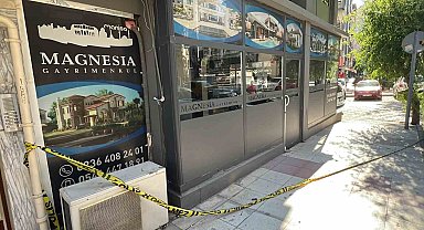 Manisa'da emlak ofisinde silahlı kavga: 1 ölü, 3 yaralı