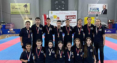 Manisalı kız ve erkek karateciler Analig Bölge şampiyonu oldu