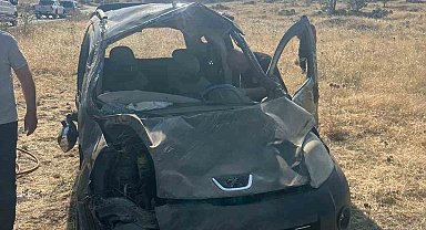 Mardin'de hafif ticari araç takla attı: 4 yaralı