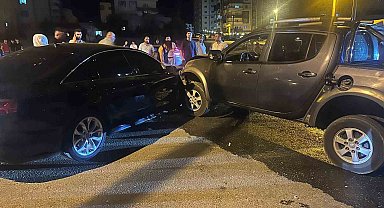 Mardin'de otomobil ile pikabın çarpıştığı kazada 6 kişi yaralandı