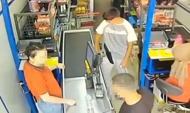 Marketin kadın kasiyerine yumruklu saldırı kamerada