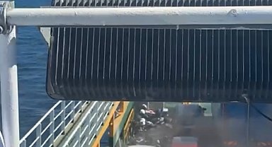 Marmara Adası açıklarında yangın çıkam feribotta can pazarı: 200 yolcu tahliye ediliyor