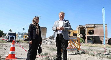 Melikgazi'de metruk 5 yapı yıkıldı