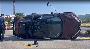 Menteşe'de araçlar hurdaya döndü: 1 yaralı