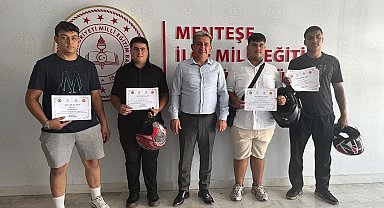 Menteşe'de Kaskom projesinde öğrencilere belgeleri takdim edildi