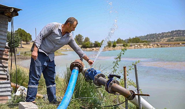 Mersin Büyükşehir Belediyesinden çiftçiye sulama borusu desteği