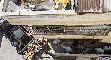 Mersin'de çöp ev temizlendi, 10 kamyon çöp çıkarıldı