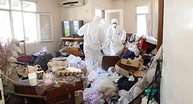 Mersin'de çöp ev üçüncü kez temizlendi, 6 ton çöp çıktı