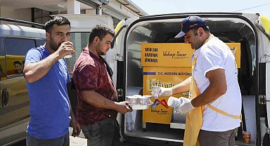 Mersin'de emekçilere 120 bin bardak limonata dağıtıldı