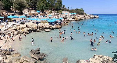 Mersin'de sıcaklıklar arttı, sahillerde yoğunluk yaşandı