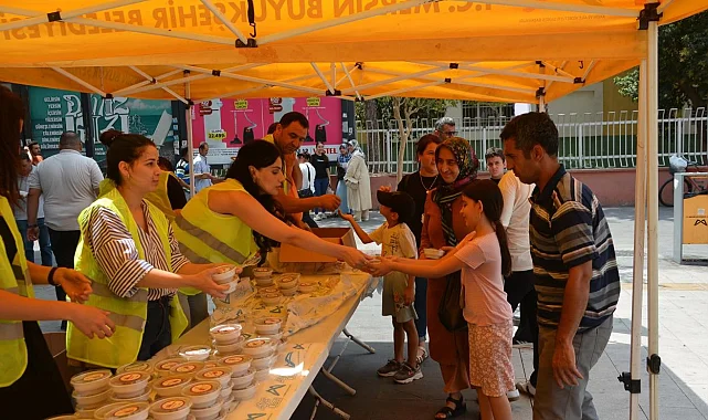 Mersin'de 20 bin kişiye aşure ikramı