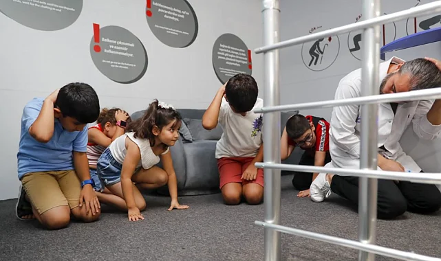 Mersin'de Mercan Bilim Merkezi'nde çocuklara afet bilinci eğitimi
