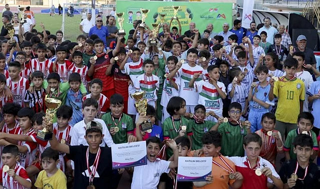Mersin'de 'U-11 / U-12 Futbol Şenlik Ligi' sona erdi