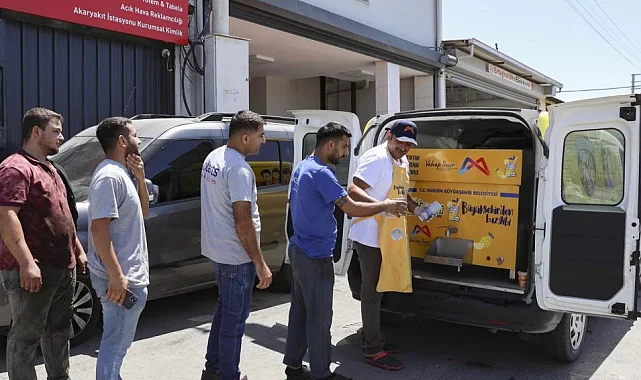 Mersin'de yaz serinliği: 5 yıllık limonata geleneği sürüyor