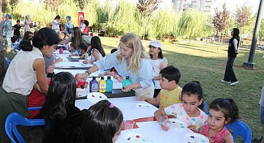 Midyat'ta 100'den fazla çocuk sanatla buluşarak hayallerini çizdi