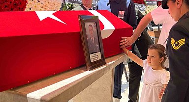 Minik Deniz'den şehit babasına son bakış