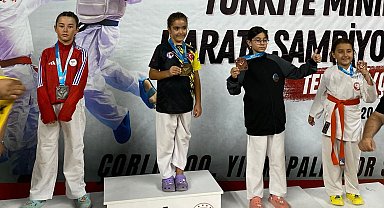 Minikler karate madalya ile döndü