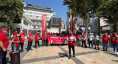 Mobbing mağduru işçiler Denizli Büyükşehir Belediyesinin kapısına dayandı