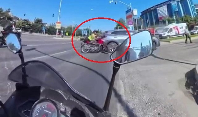 Motosiklet ile SUV aracın çarpışması kask kamerasında